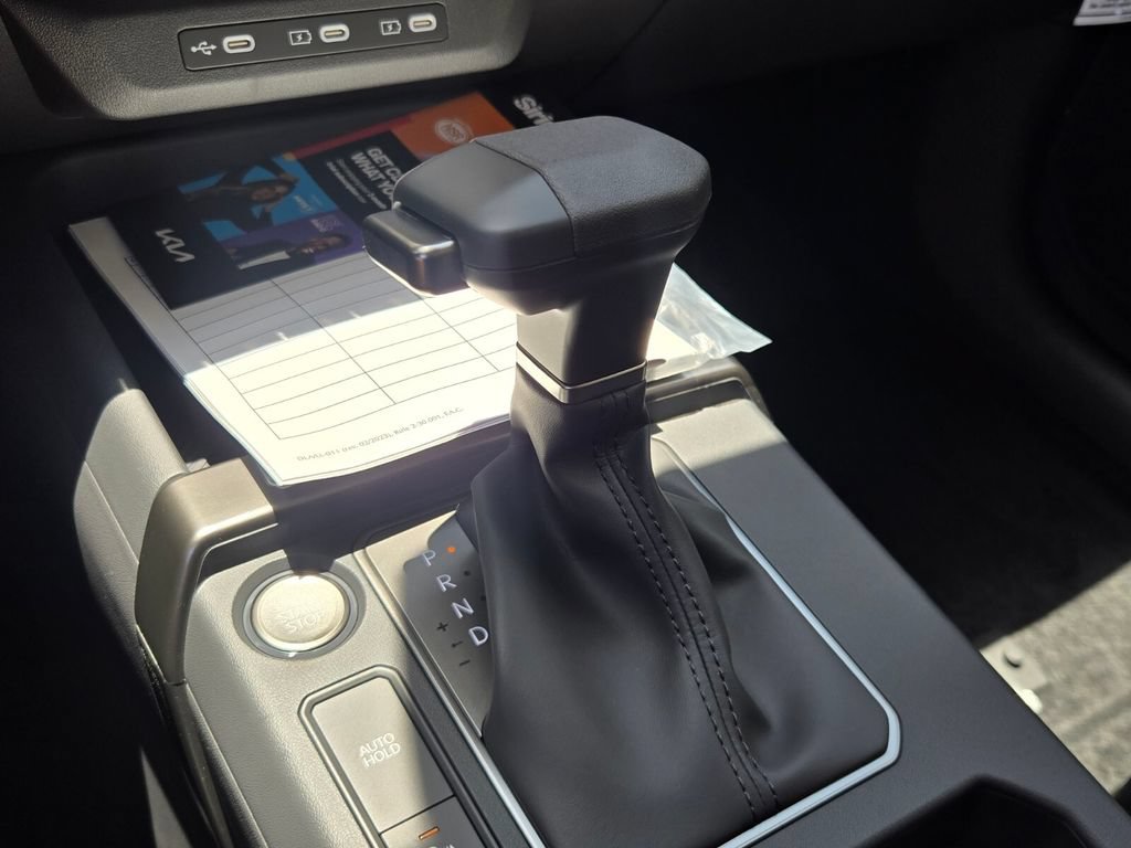 New 2027 Kia Seltos LX FWD image 11