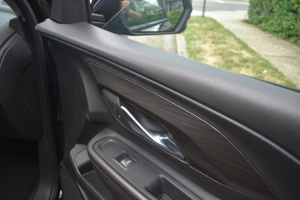 Used 2023 GMC Terrain SLT image 23