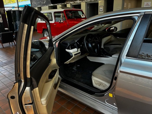 Used 2019 Toyota Camry LE FWD image 15