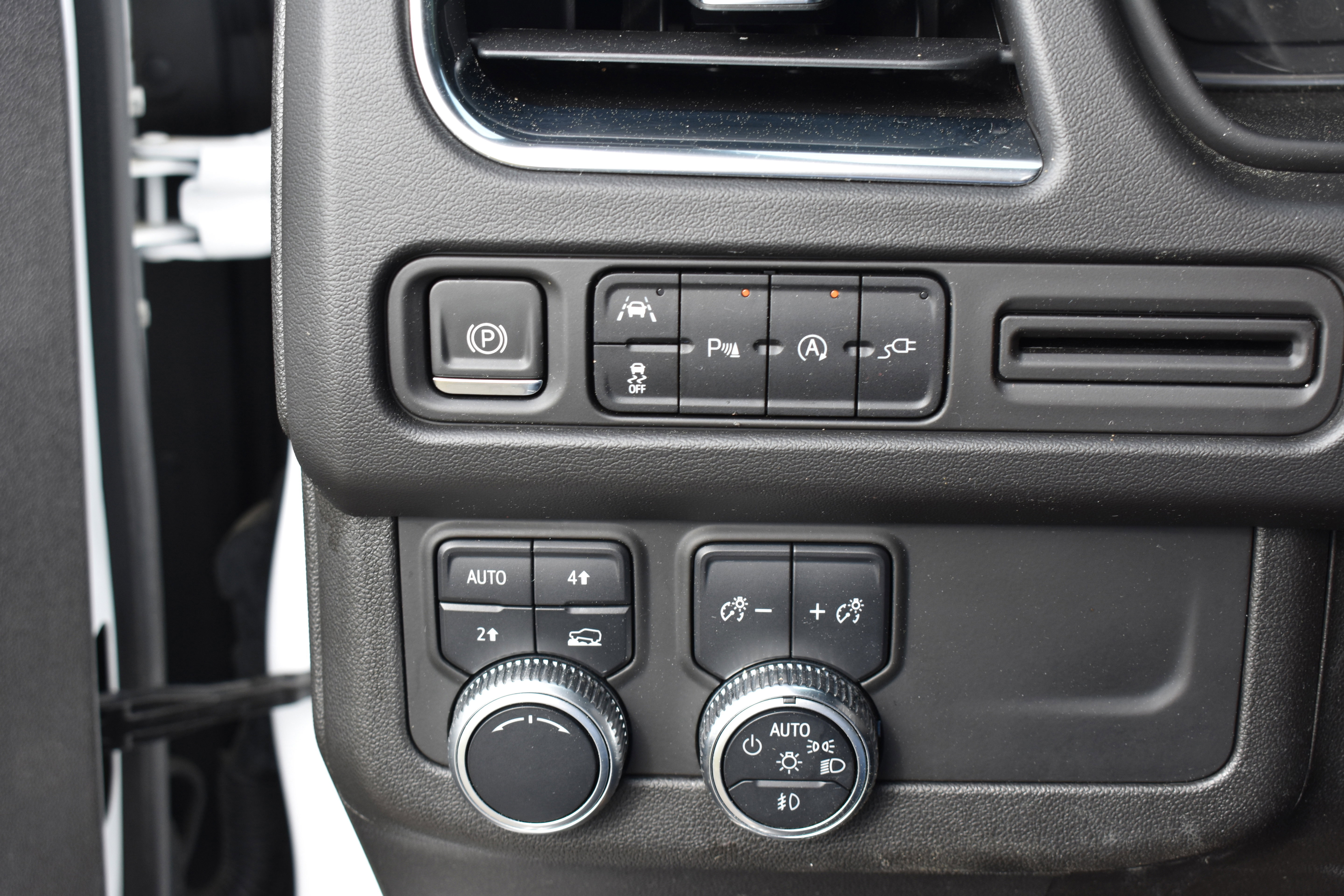 Used 2021 GMC Yukon XL SLT image 16