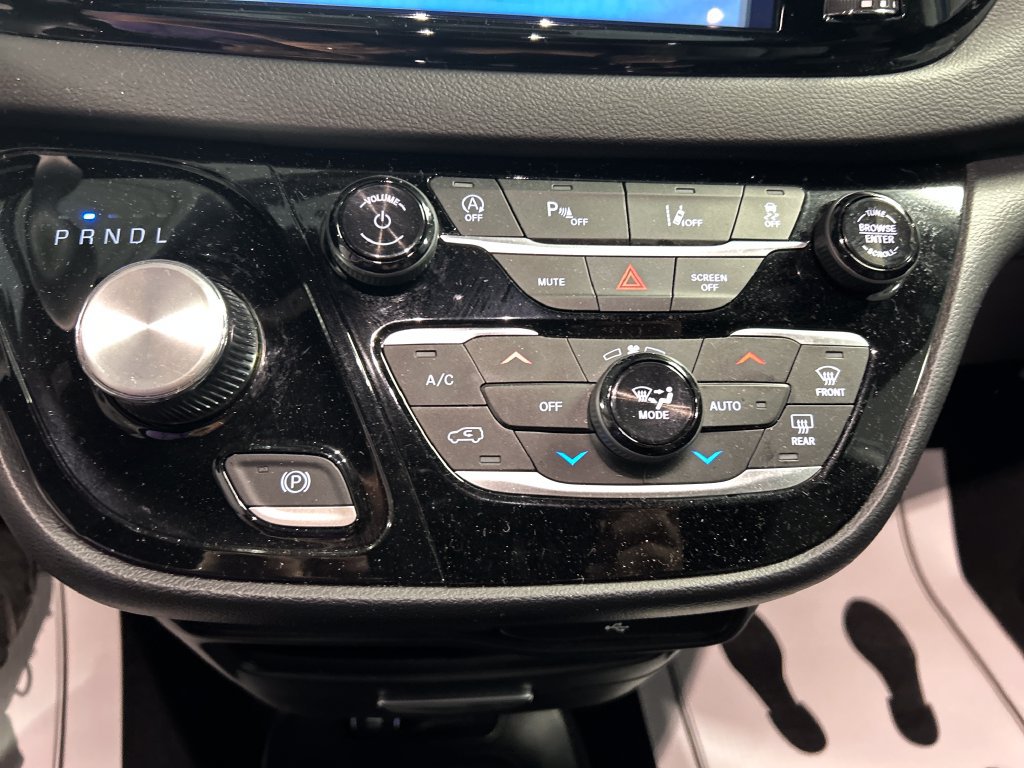 Used 2026 Chrysler Pacifica Select FWD image 19