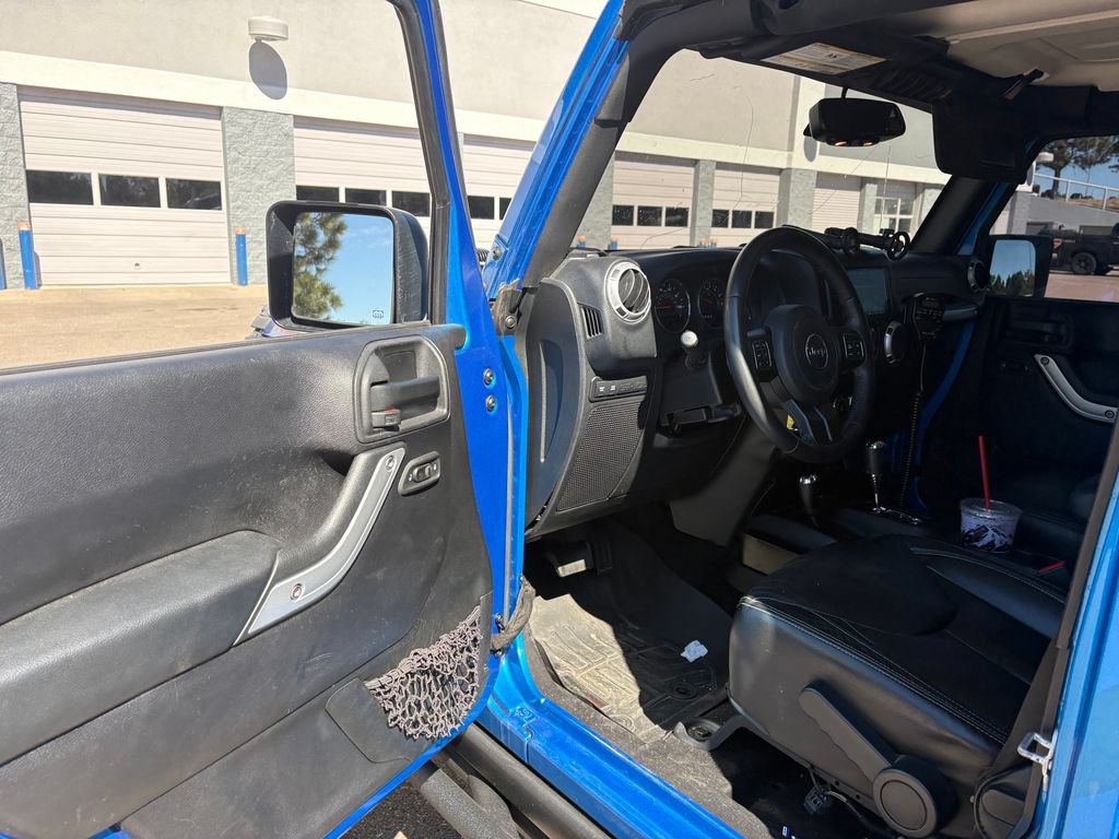Used 2016 Jeep Wrangler Unlimited Rubicon w/ Connectivity Group AWD/4WD image 15