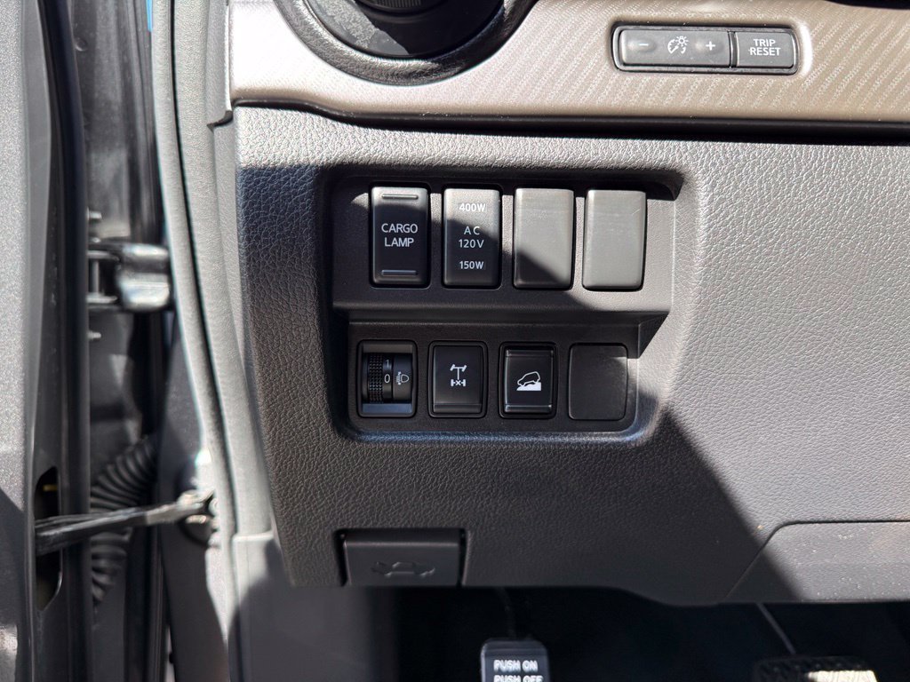 Used 2024 Nissan Titan PRO-4X w/ Pro-4x Convenience Package AWD/4WD image 9