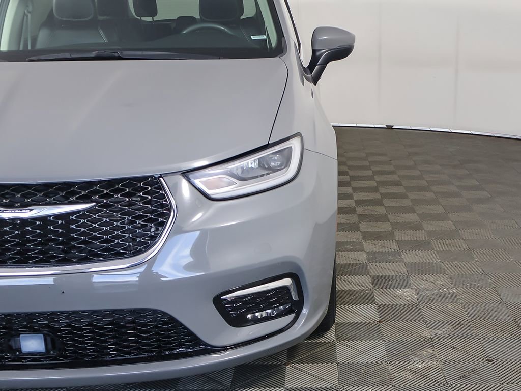 Used 2023 Chrysler Pacifica Touring-L FWD image 15