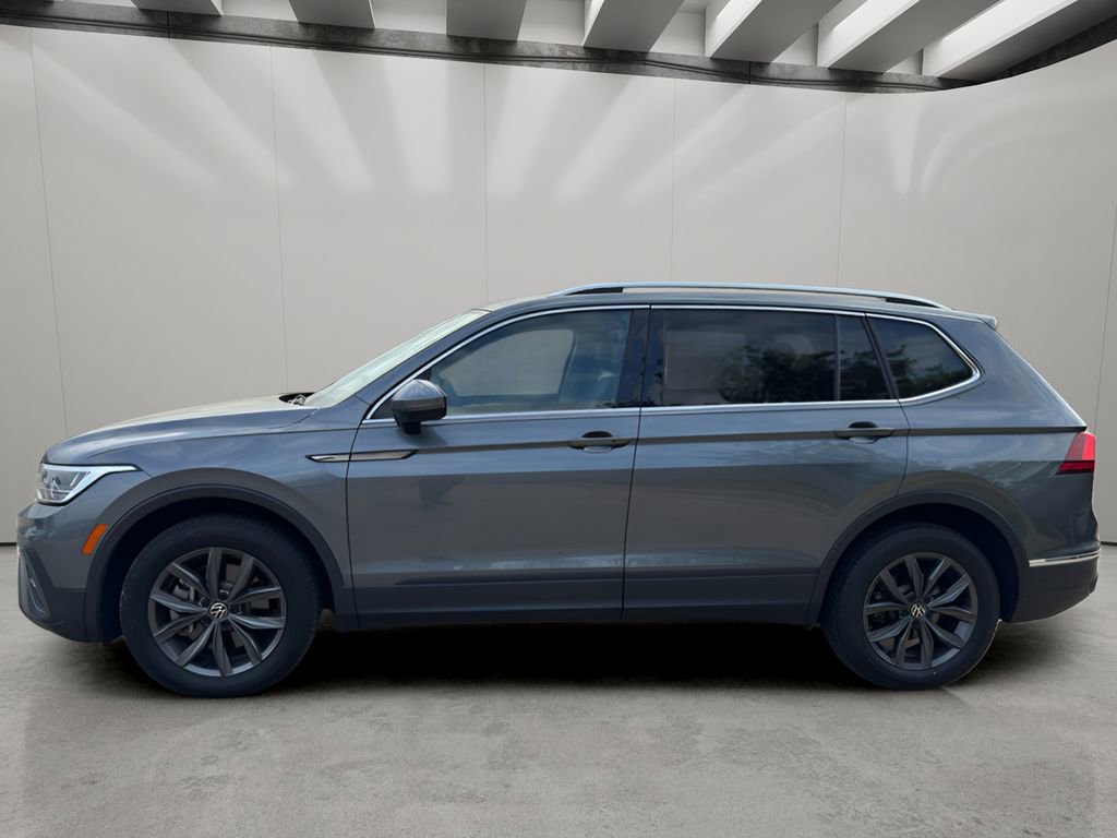 Used 2022 Volkswagen Tiguan SE image 2