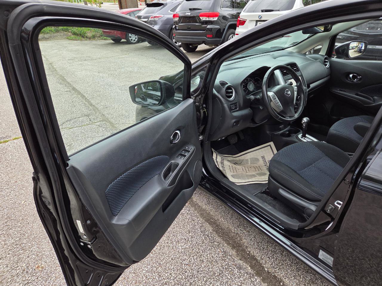Used 2018 Nissan Versa Note SV FWD image 9
