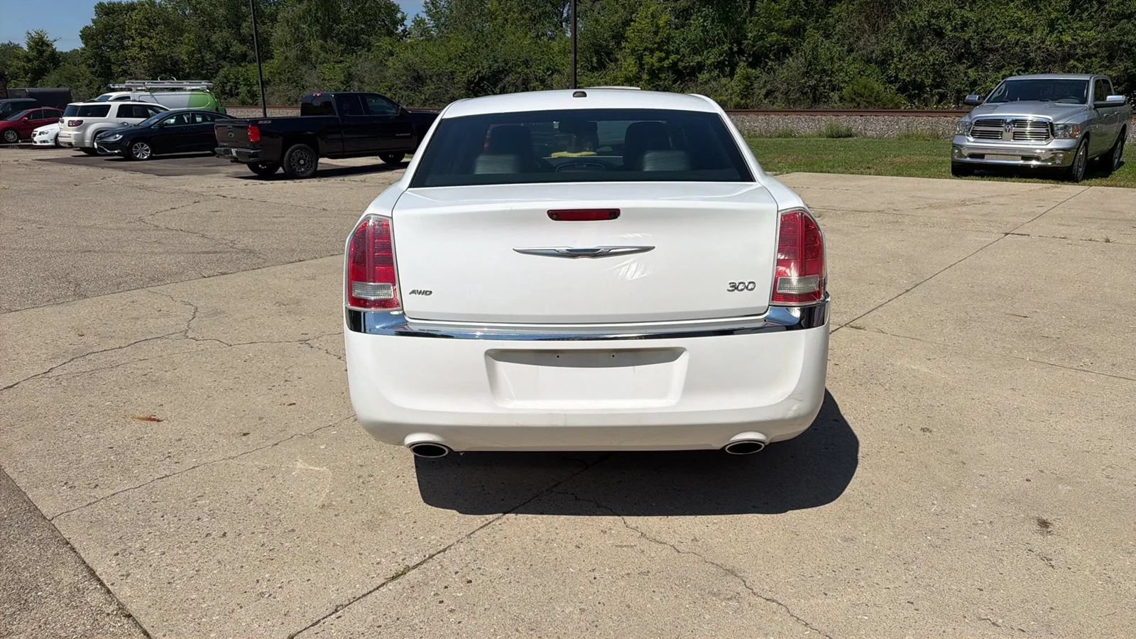 Used 2014 Chrysler 300 AWD w/ Driver Convenience Group image 4