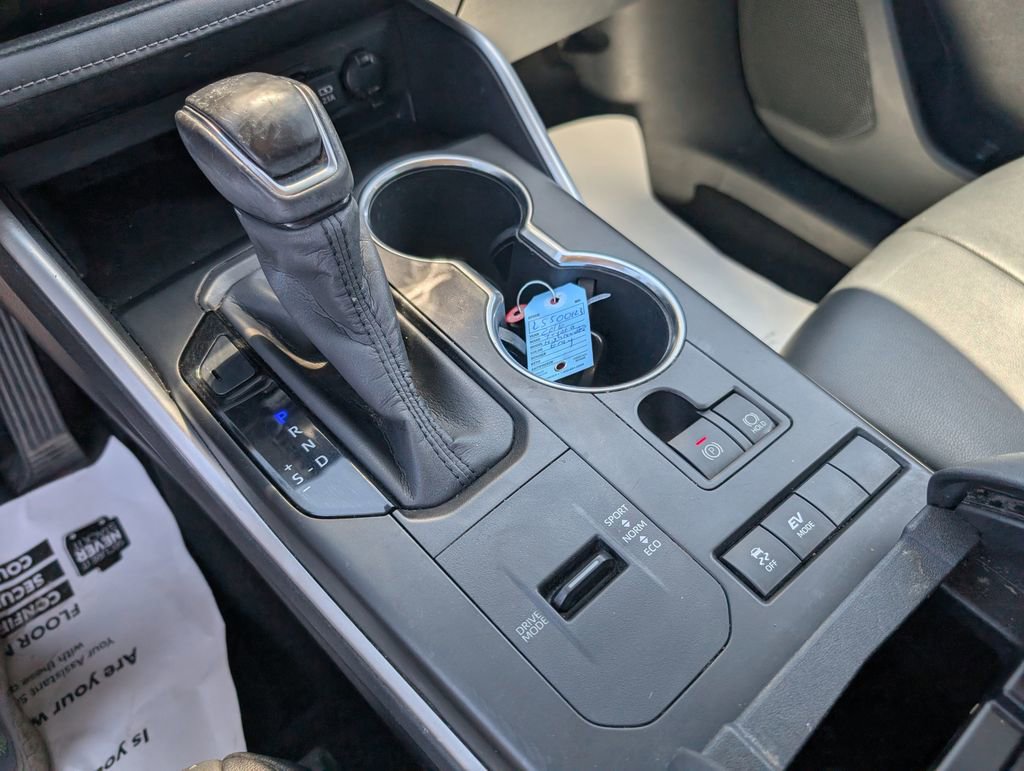 Used 2020 Toyota Highlander XLE image 16