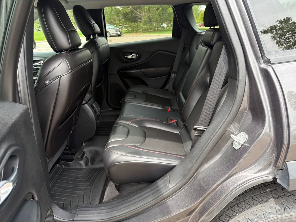 Used 2019 Jeep Cherokee Trailhawk w/ Cold Weather Group AWD/4WD image 24