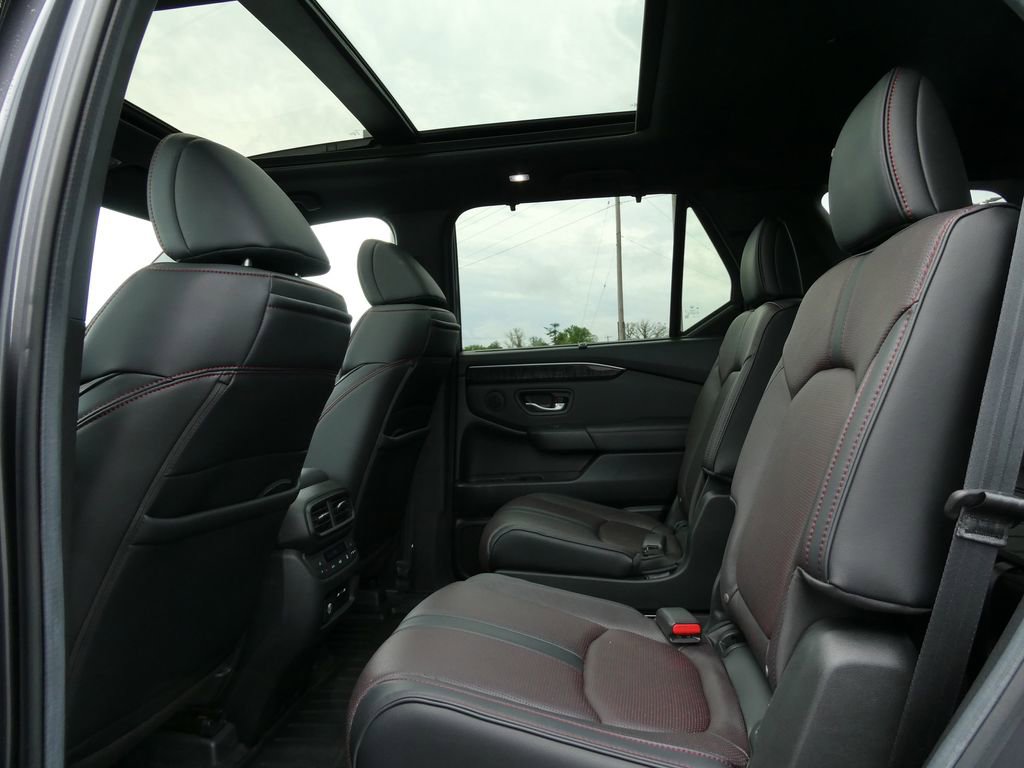 Used 2025 Honda Pilot Black Edition image 21