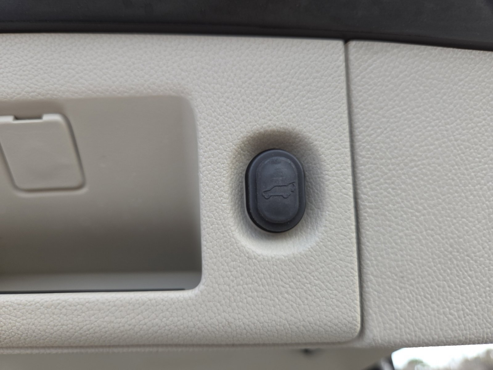 Used 2020 Cadillac Escalade Premium Luxury image 27