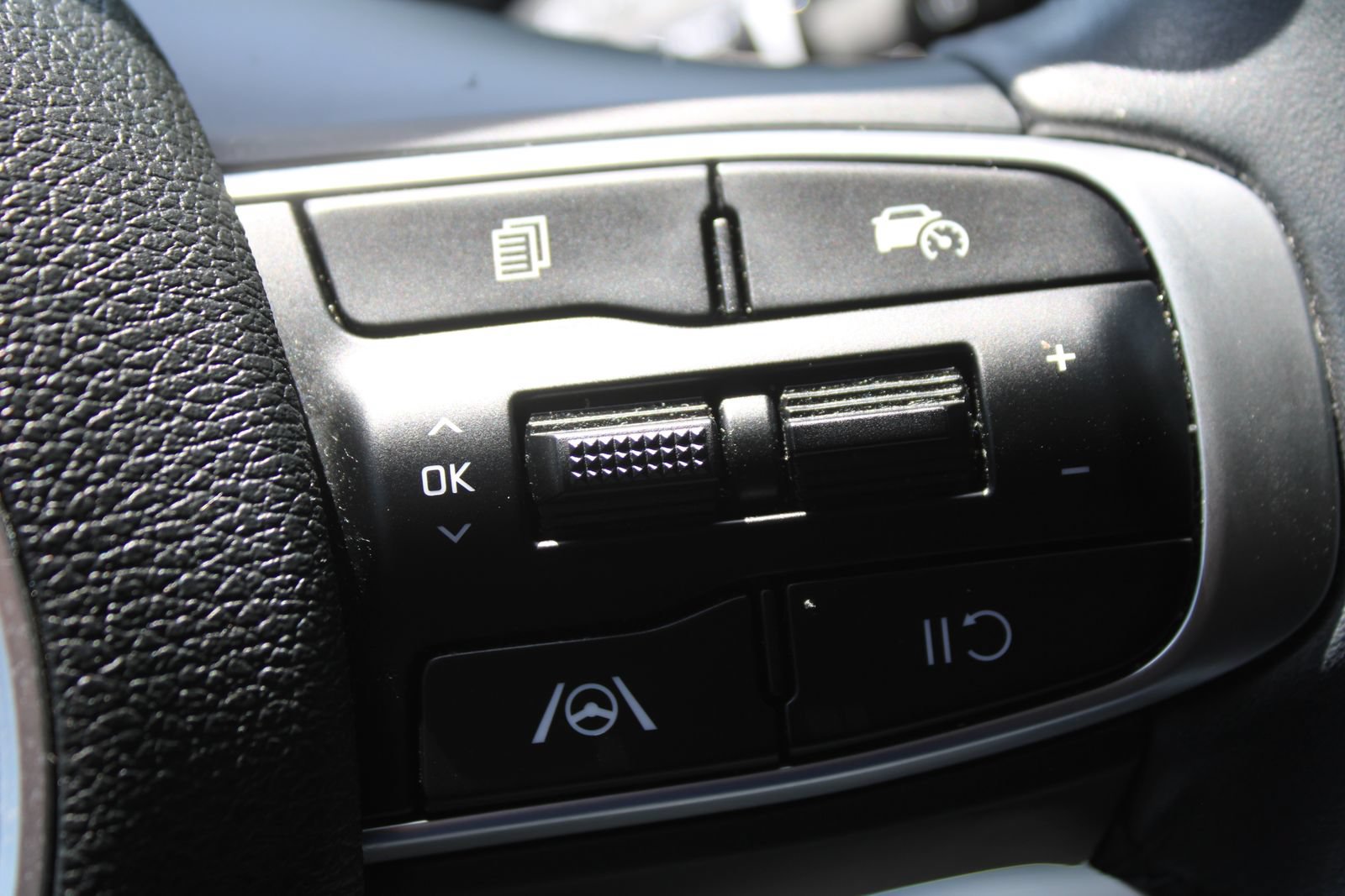 Certified 2024 Kia Sportage EX FWD image 30