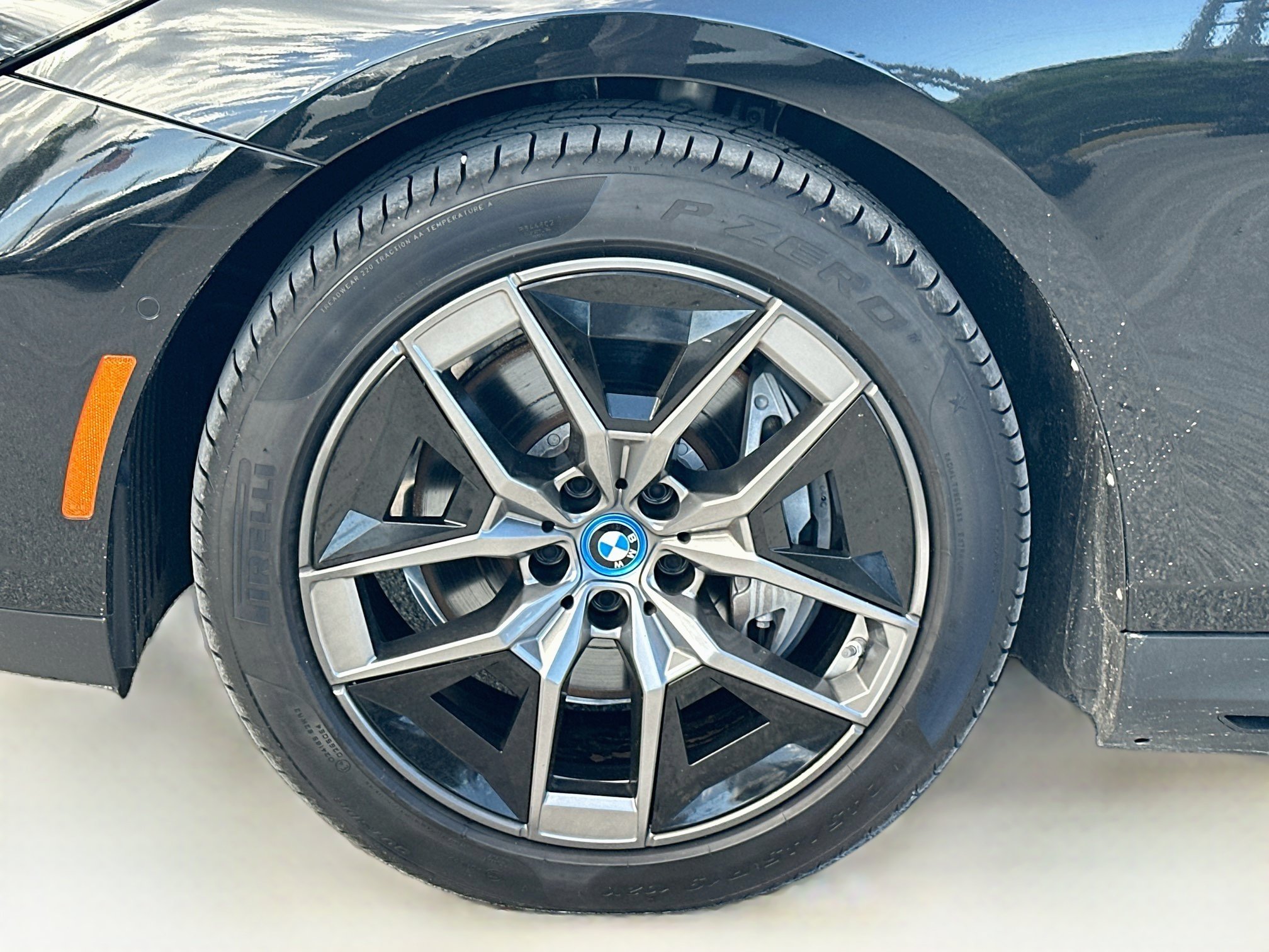 Used 2025 BMW i5 xDrive40 w/ Premium Package AWD/4WD image 38