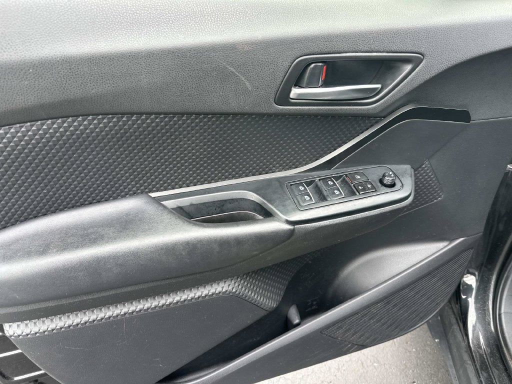 Used 2018 Toyota C-HR XLE FWD image 15