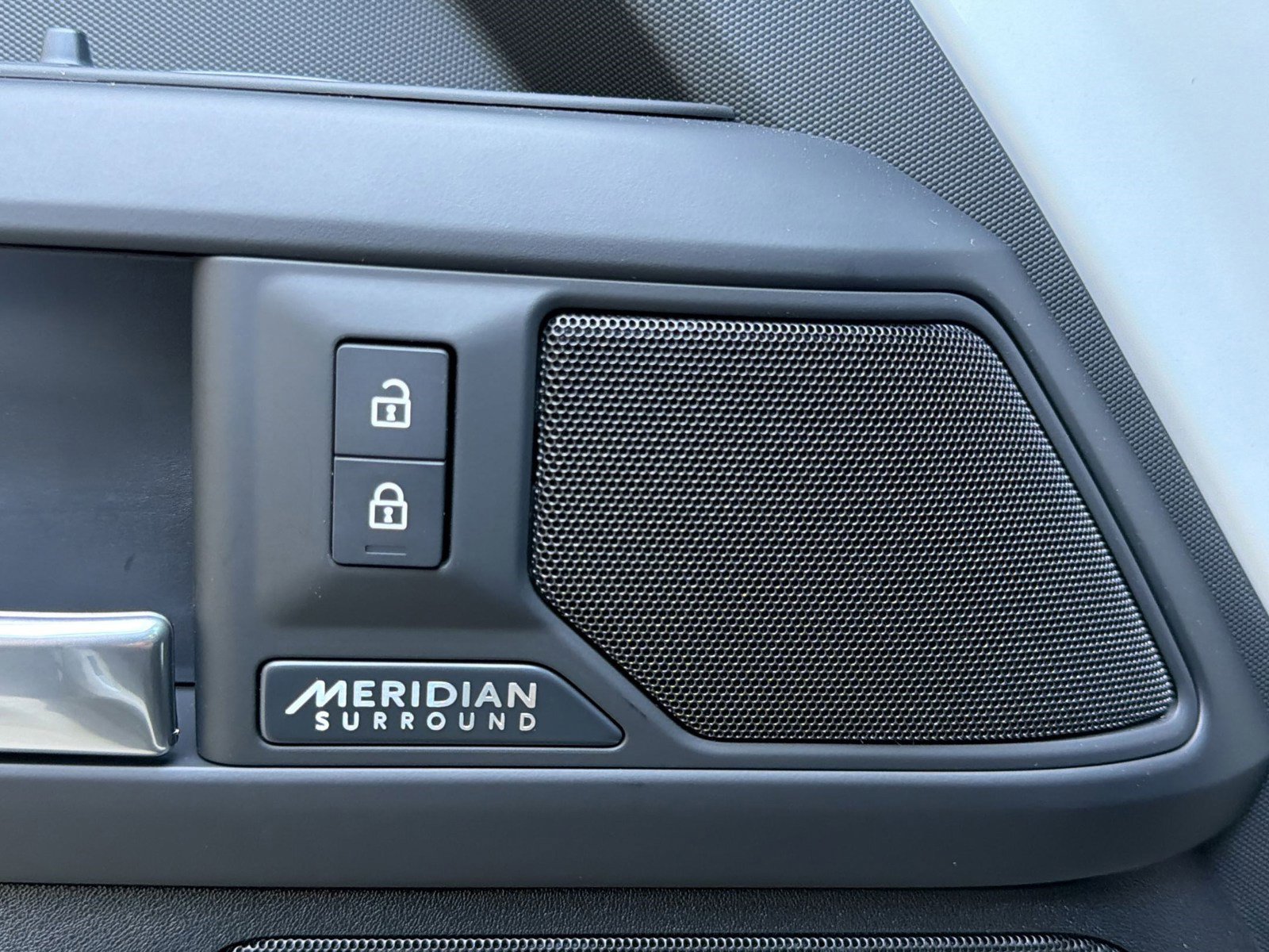 New 2026 Land Rover Defender 110 X-Dynamic SE AWD/4WD image 21