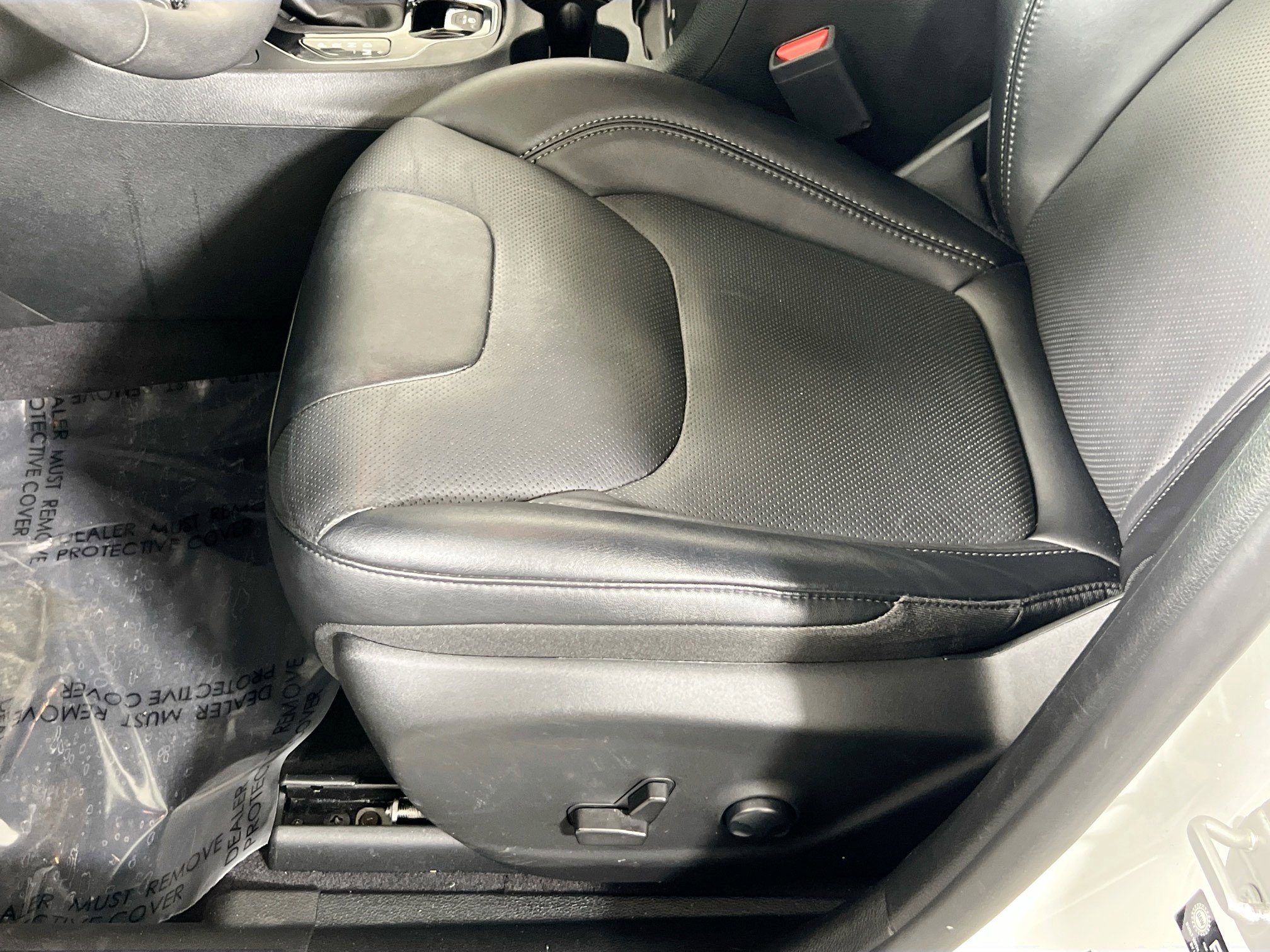 Used 2022 Jeep Cherokee Limited AWD/4WD image 18