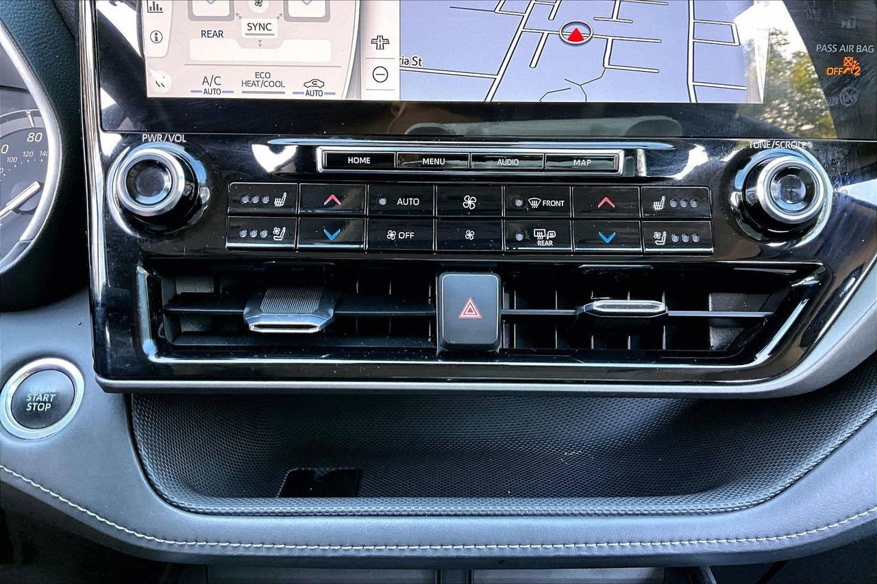 Used 2021 Toyota Highlander Limited FWD image 19