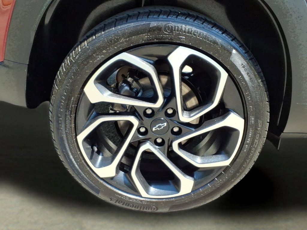 Certified 2025 Chevrolet Trax RS w/ Driver Confidence Package FWD image 32