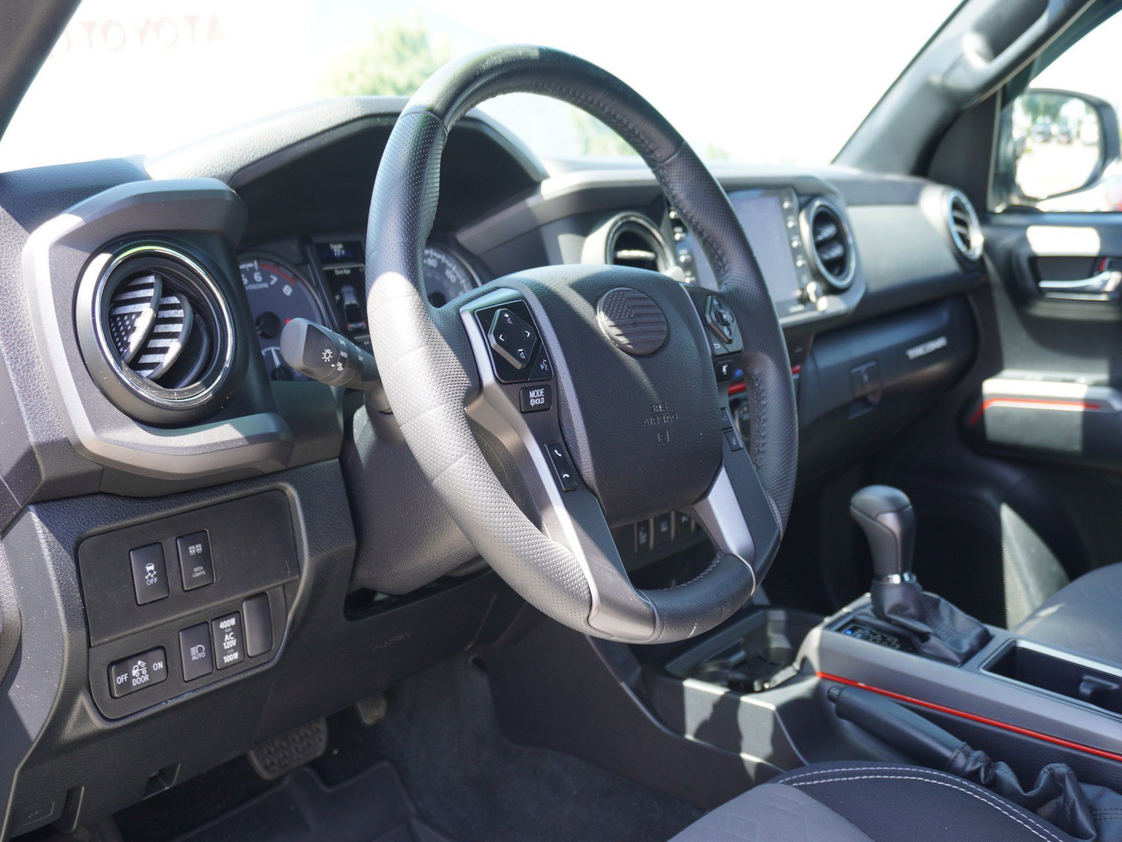Used 2022 Toyota Tacoma TRD Off-Road w/ Technology Package AWD/4WD image 23