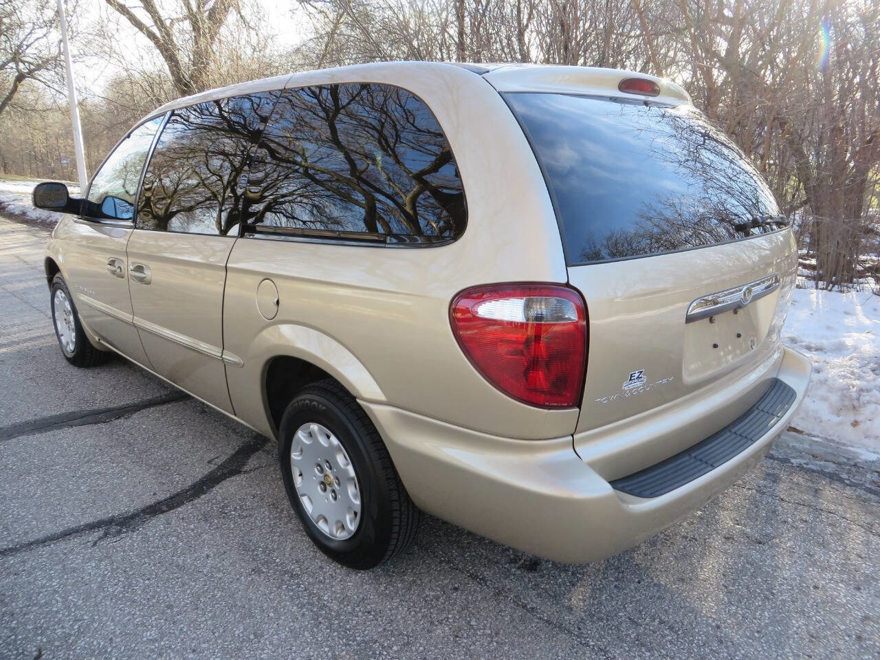 Used 2001 Chrysler Town & Country LX image 3