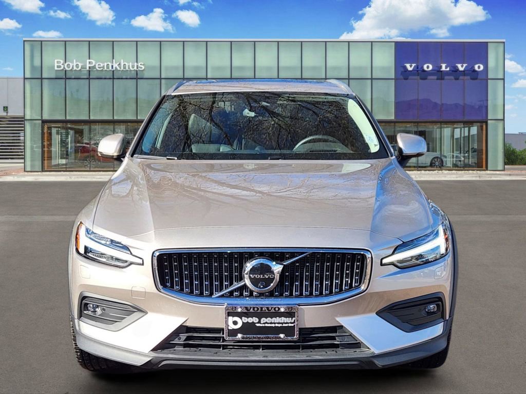 Used 2025 Volvo V60 B5 Cross Country Ultra image 21