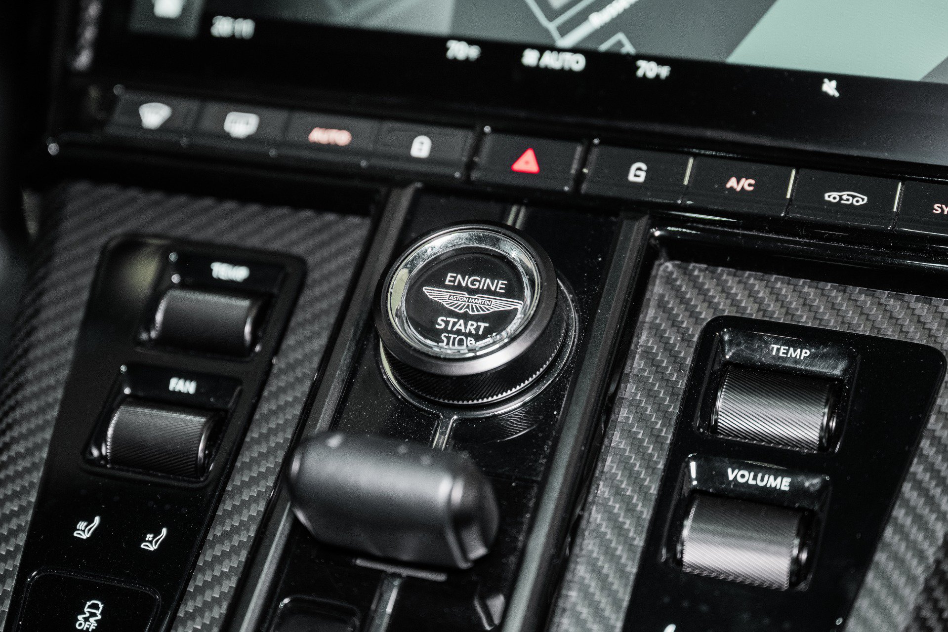 Used 2025 Aston Martin V8 Vantage Coupe RWD image 25