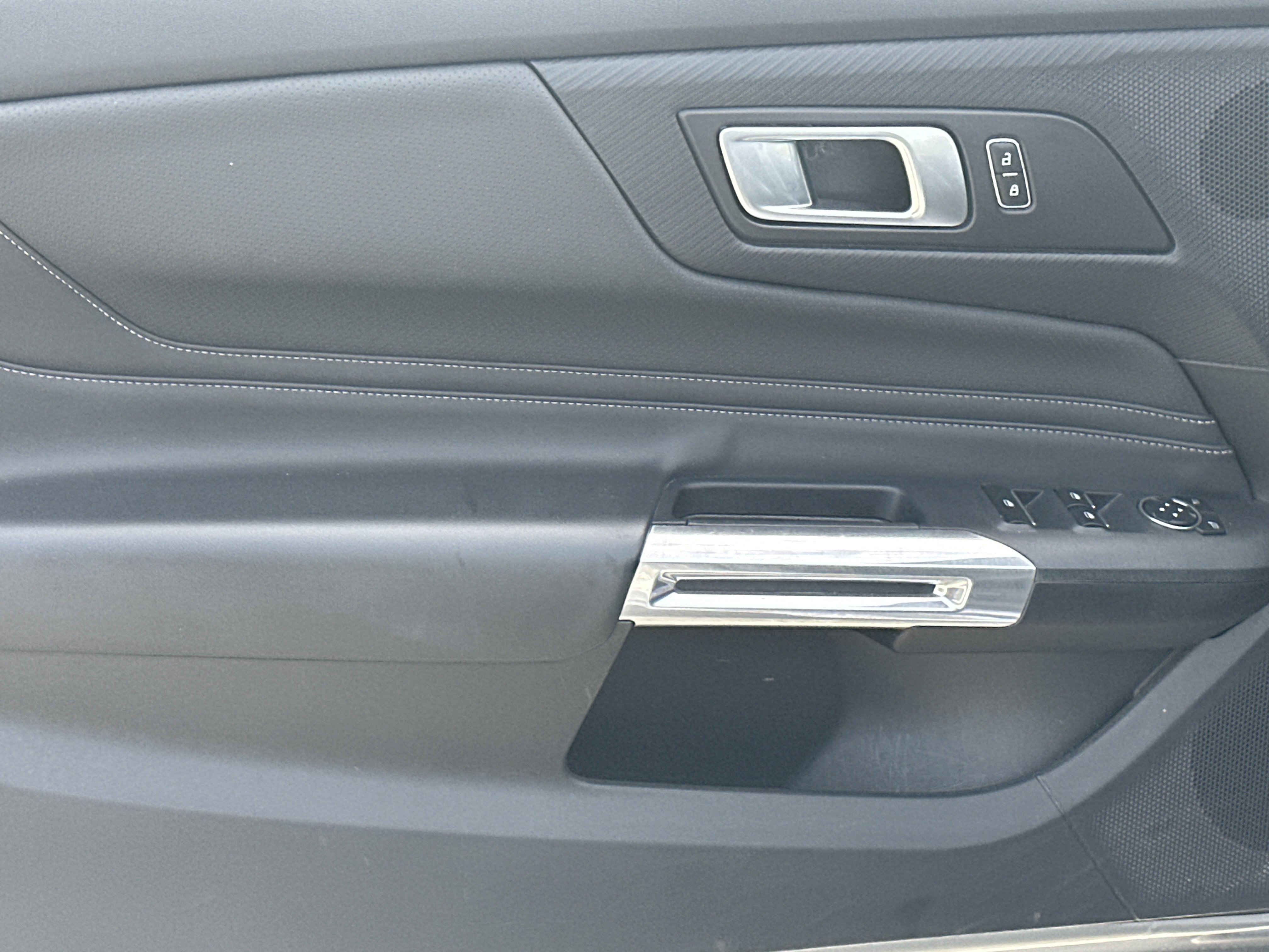 Used 2024 Ford Mustang Premium image 10