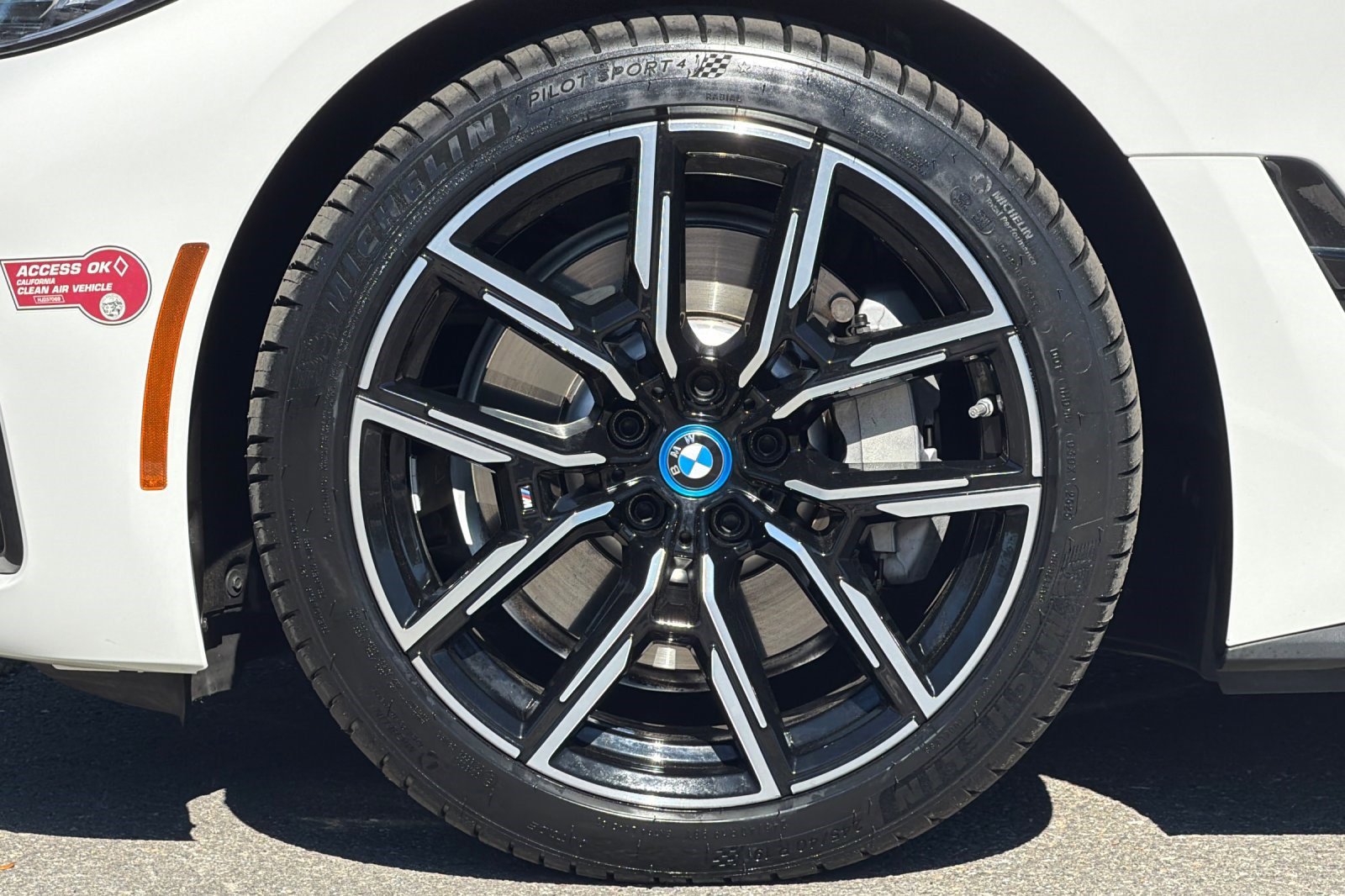 Used 2024 BMW i4 eDrive40 w/ M Sport Package image 37