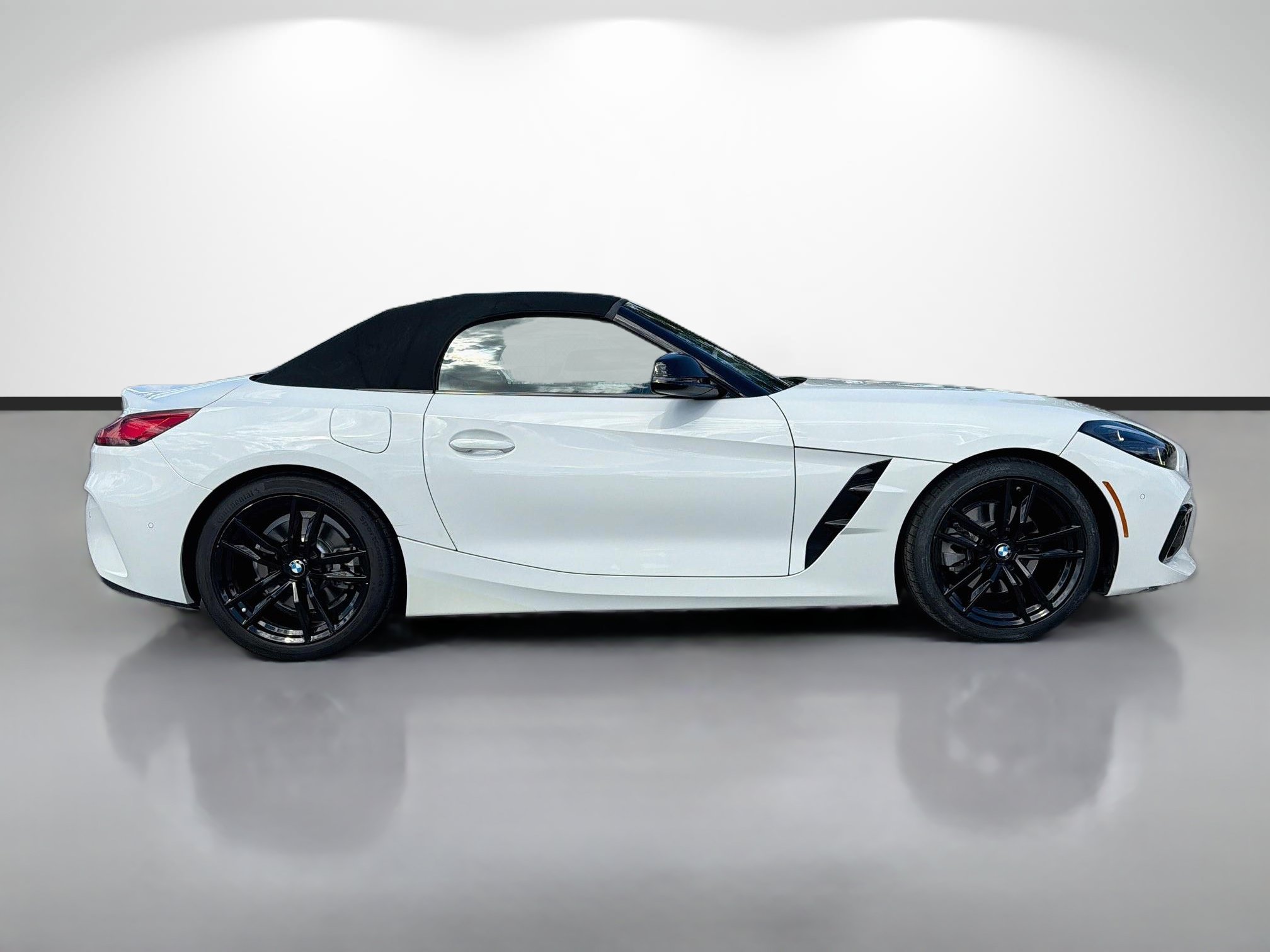 Used 2024 BMW Z4 sDrive30i w/ Premium Package RWD image 2