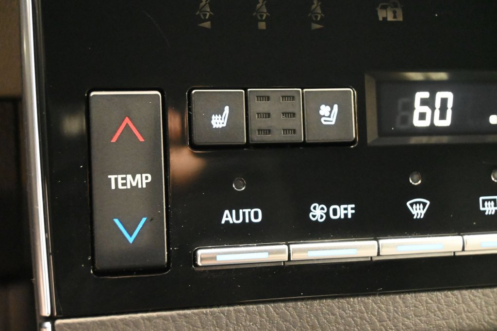 Used 2020 Toyota Avalon Limited w/ Advanced Safety Package FWD image 15
