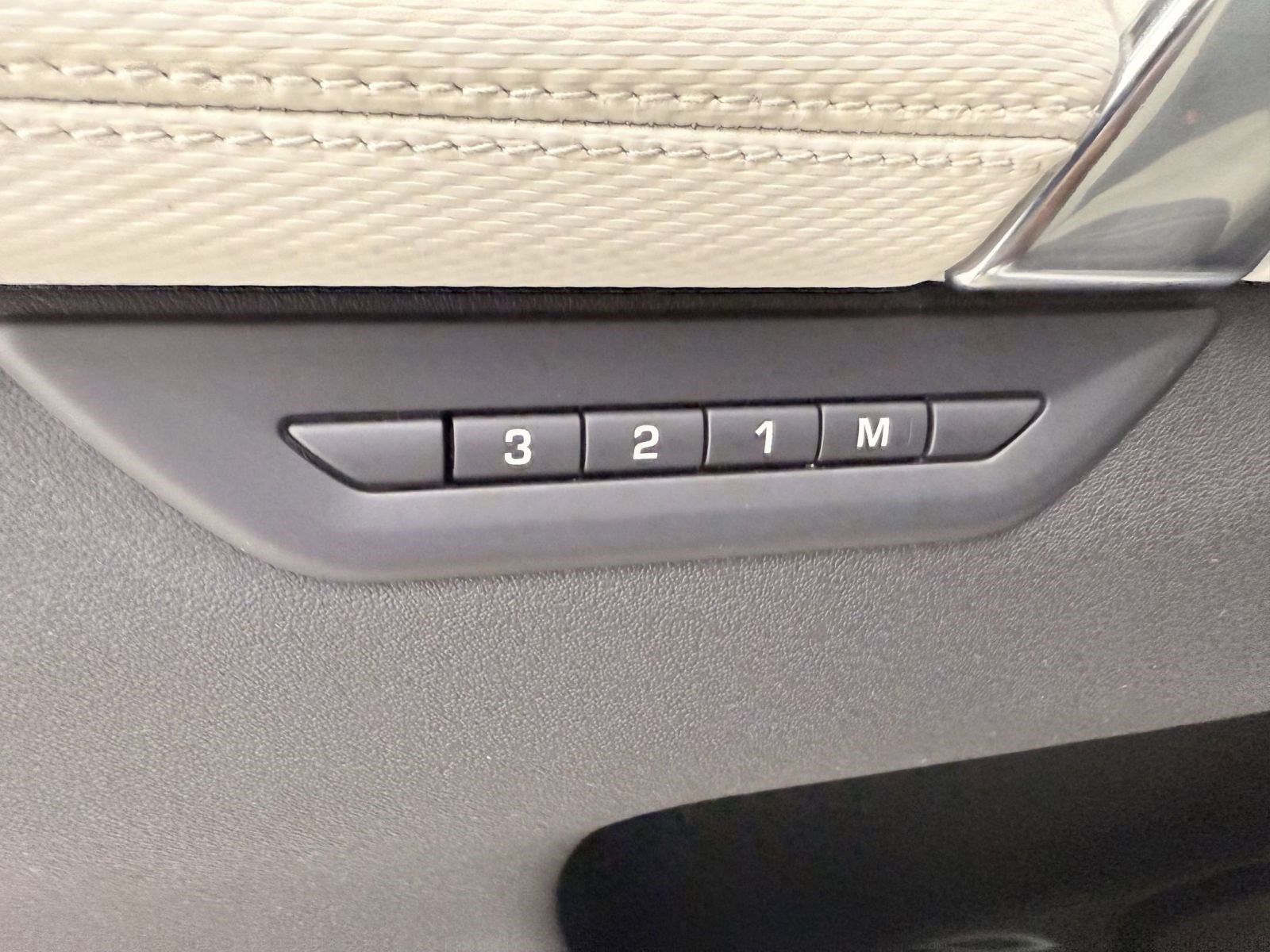 Used 2025 Land Rover Discovery Sport Dynamic SE image 16