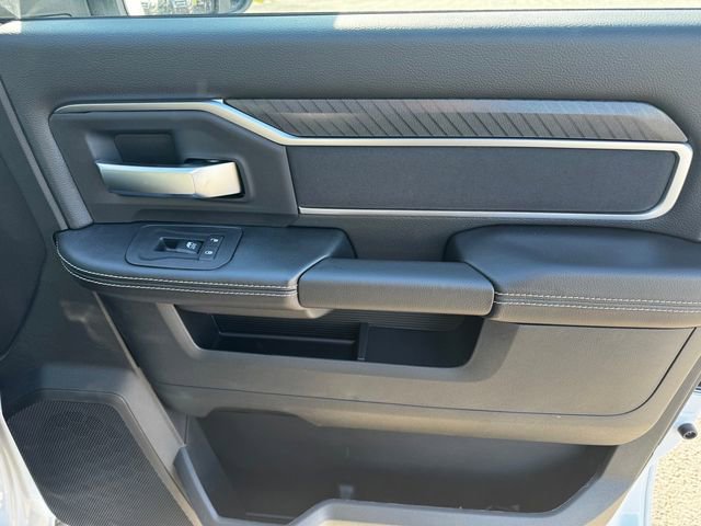 New 2026 RAM 2500 Big Horn AWD/4WD image 13