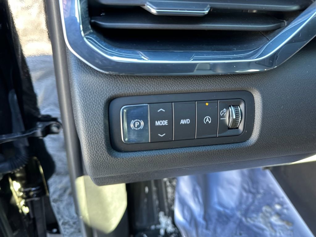 Used 2025 GMC Acadia Elevation image 25