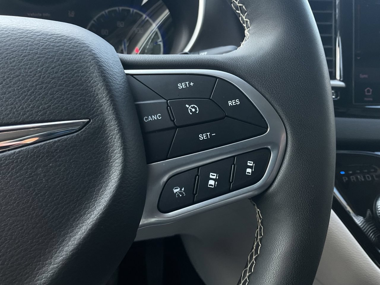 Used 2024 Chrysler Pacifica Touring-L FWD image 35