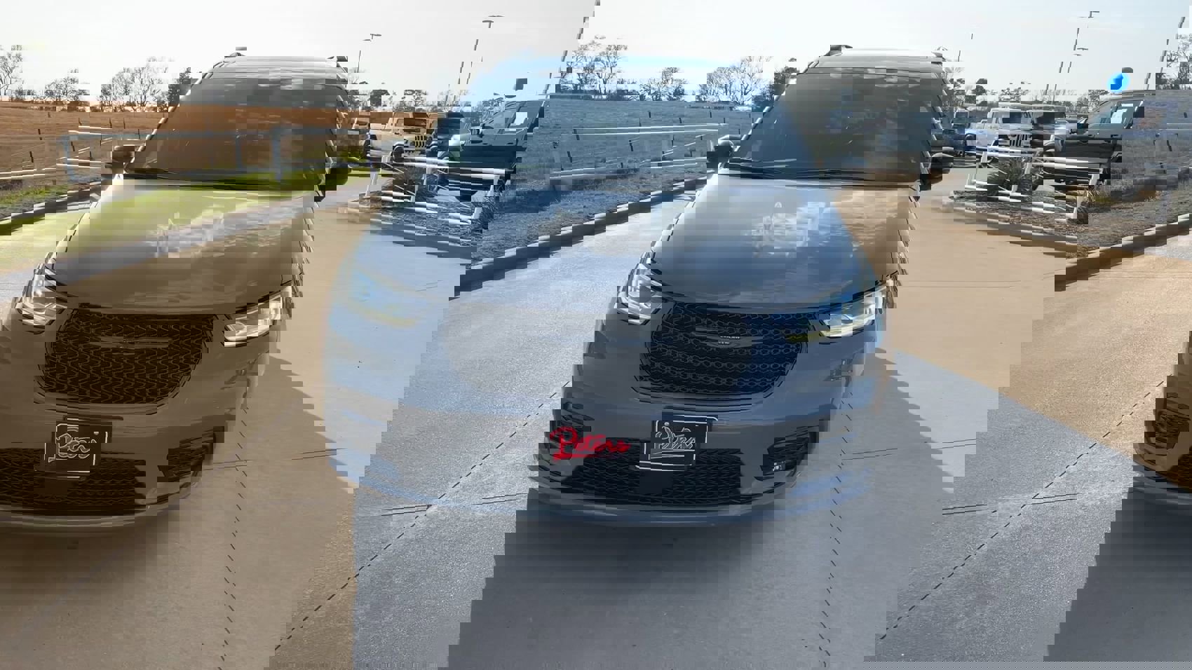 Used 2025 Chrysler Pacifica Limited image 4