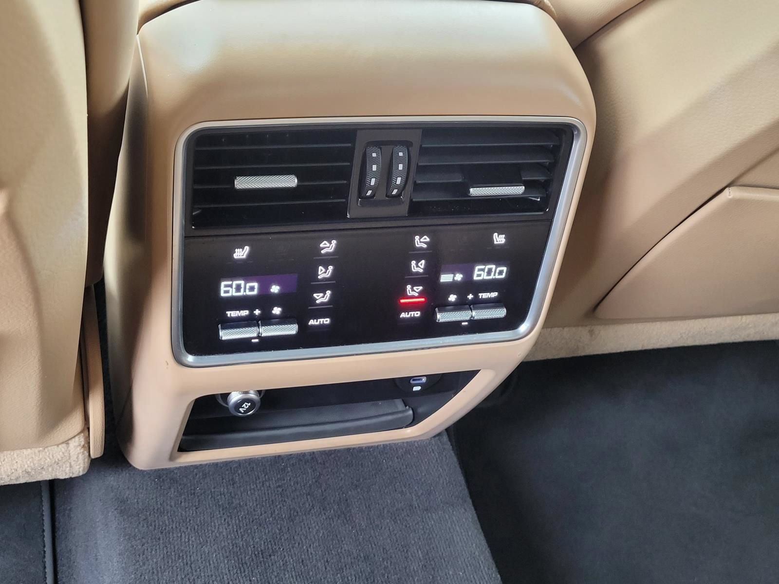 Used 2023 Porsche Cayenne Platinum Edition AWD/4WD image 22