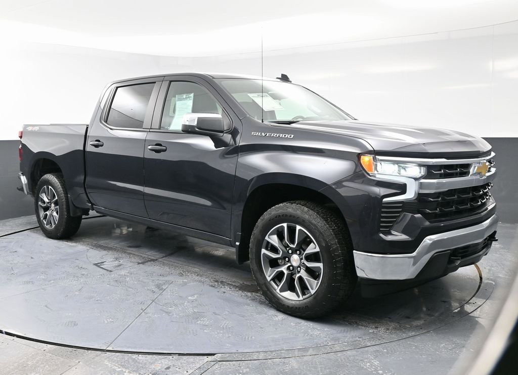 Used 2024 Chevrolet Silverado 1500 LT image 3