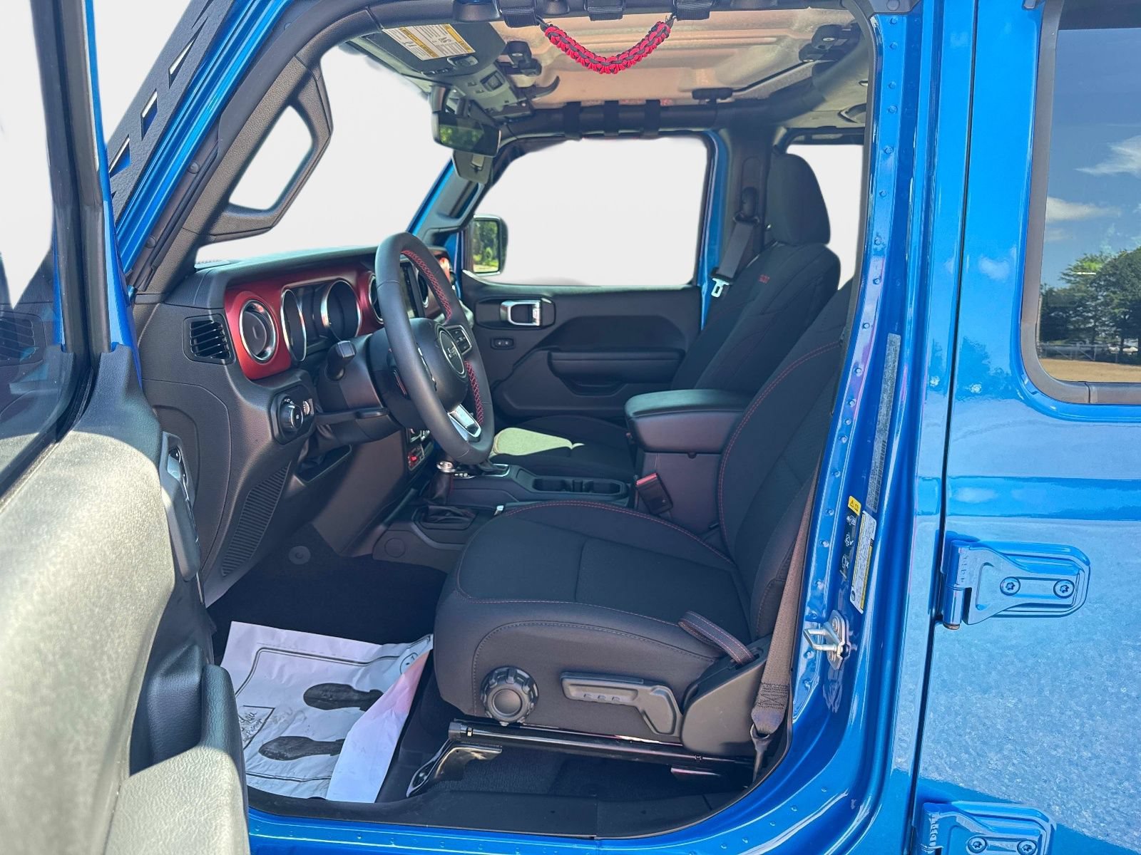 Used 2023 Jeep Wrangler Unlimited Rubicon AWD/4WD image 15