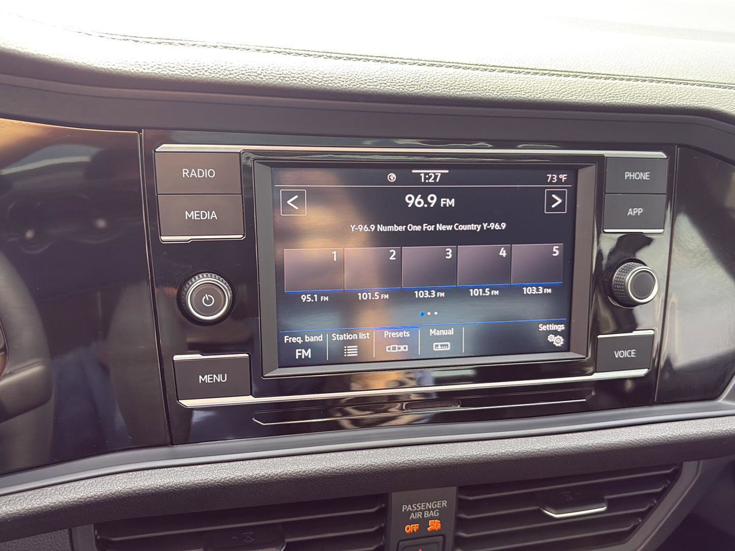 Used 2024 Volkswagen Jetta SE w/ Panoramic Sunroof Package image 18