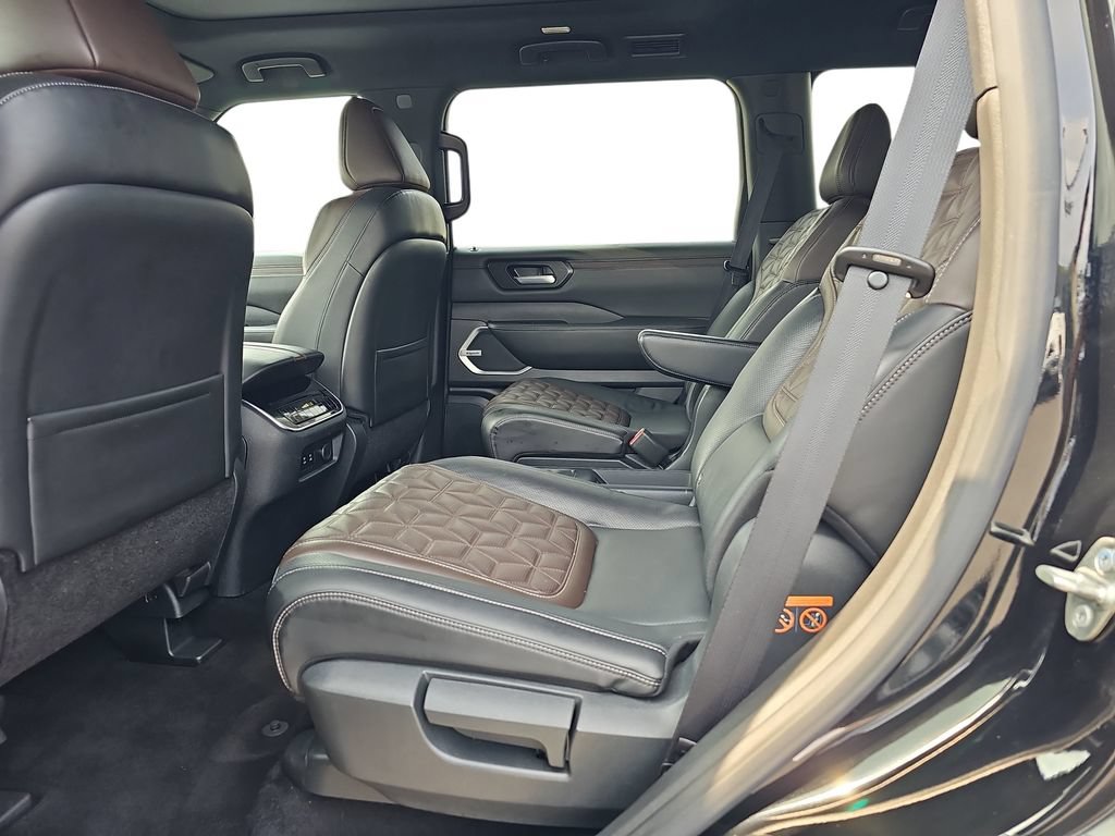 Used 2025 Nissan Armada Platinum RWD image 14