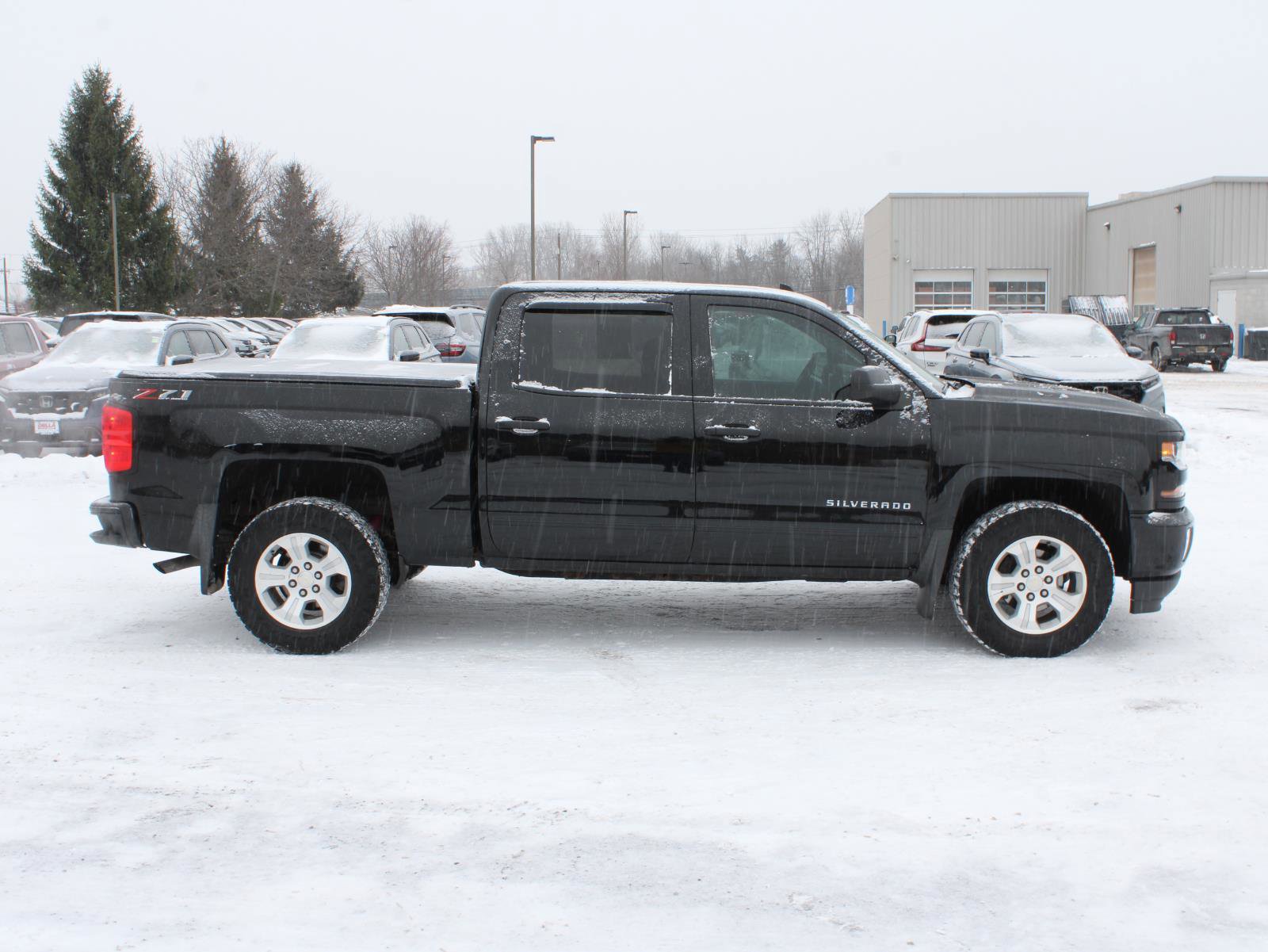 Used 2018 Chevrolet Silverado 1500 LT w/ All Star Edition image 4