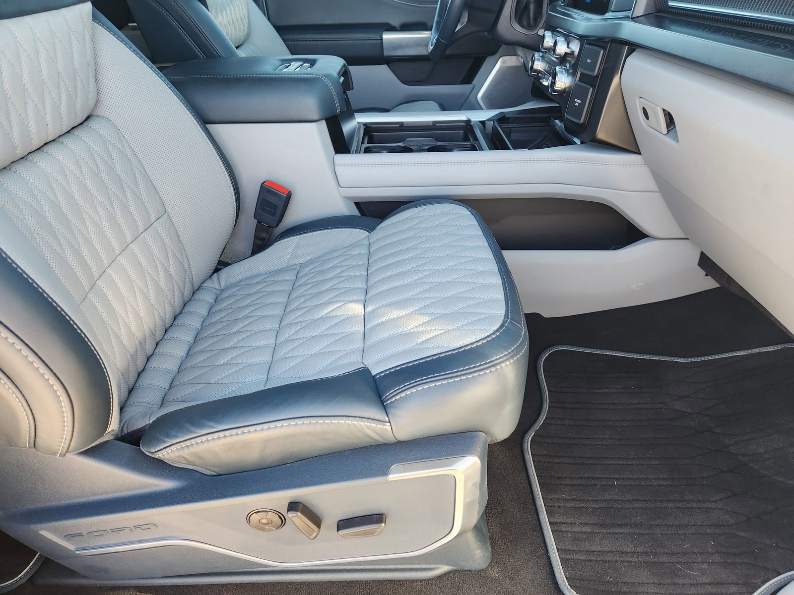 Used 2024 Ford F250 Limited w/ FX4 Off-Road Package image 17