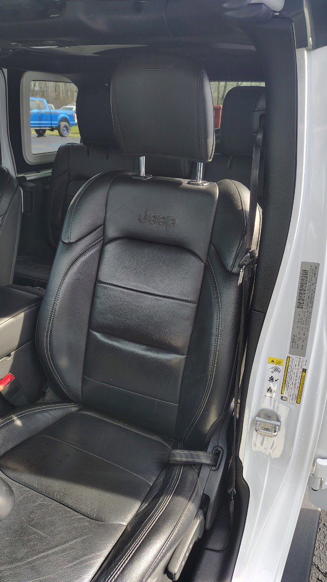 Used 2018 Jeep Wrangler Unlimited Sahara w/ Quick Order Package 24M Moab image 17