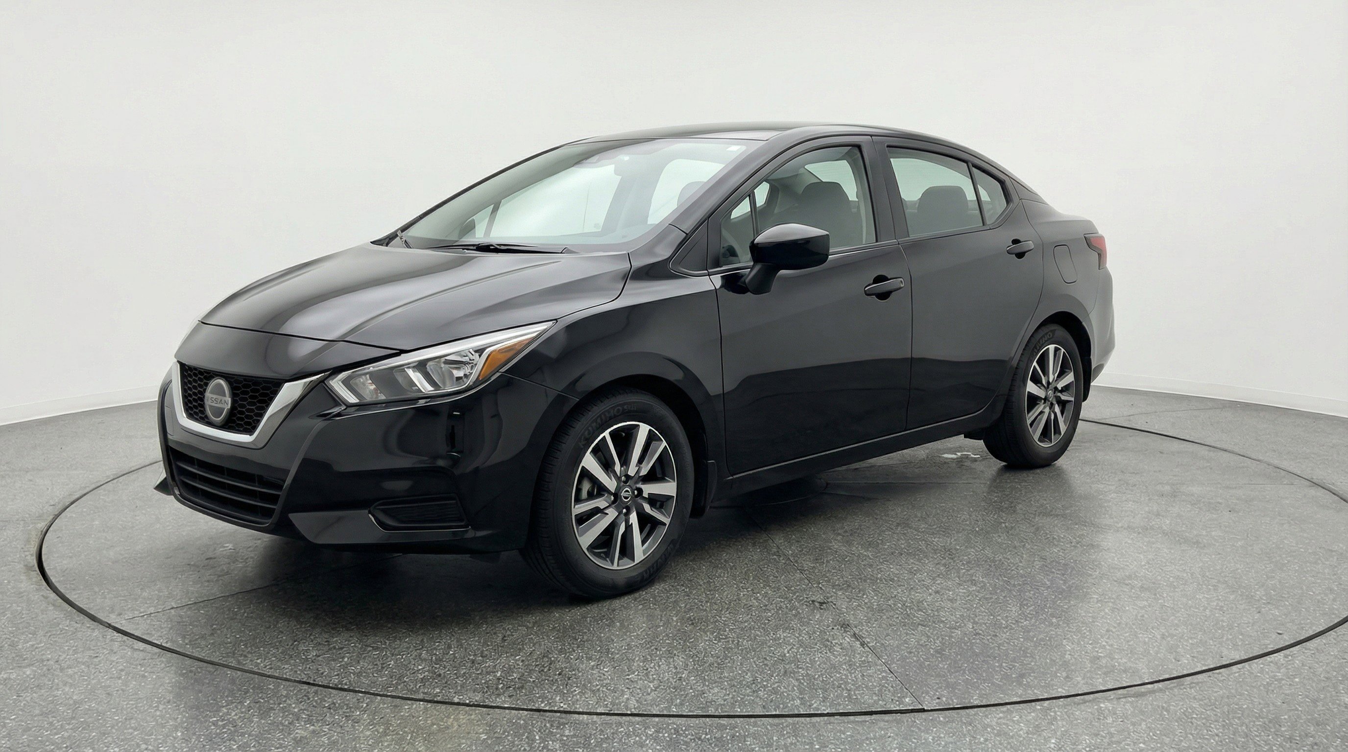 Used 2025 Nissan Versa SV image 3