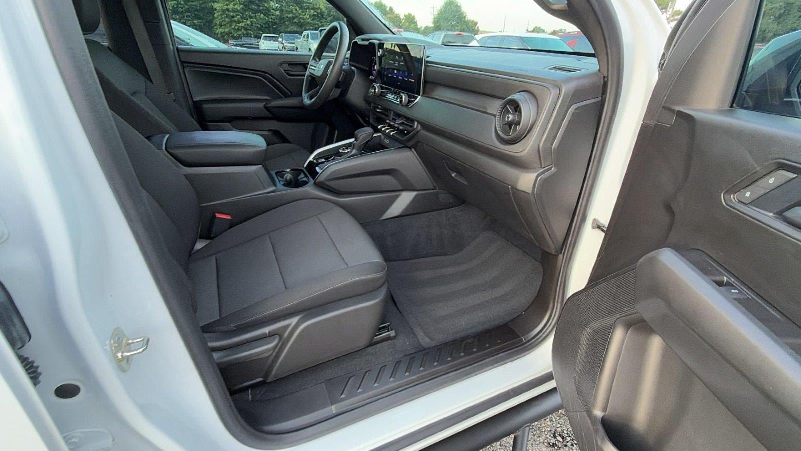 Used 2024 Chevrolet Colorado Trail Boss w/ Advanced Trailering Package AWD/4WD image 19