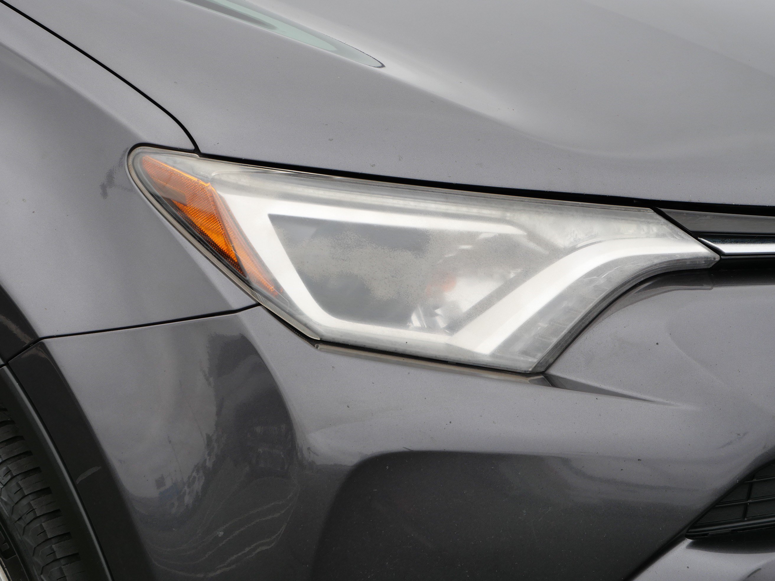 Used 2018 Toyota RAV4 LE w/ Carpet Mat Package AWD/4WD image 16