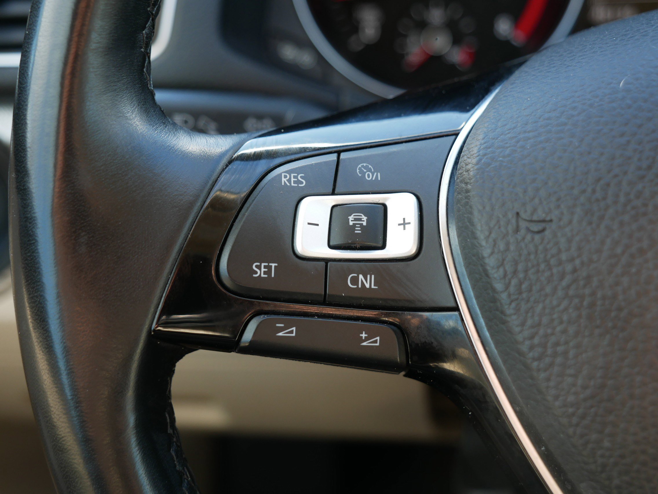 Used 2018 Volkswagen Passat 2.0T SE image 30