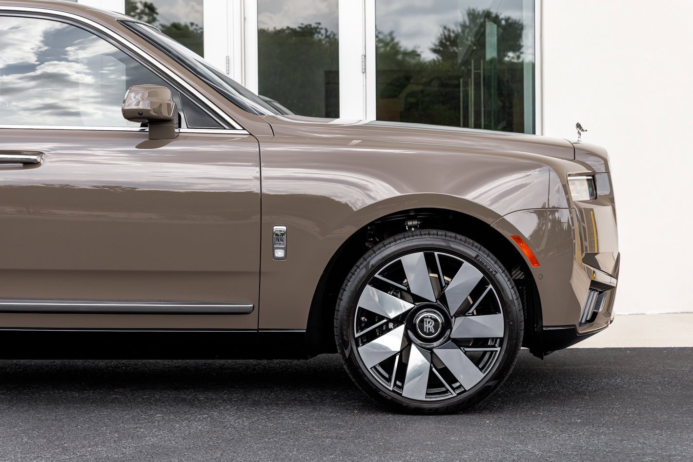 Certified 2025 Rolls-Royce Cullinan AWD/4WD image 22
