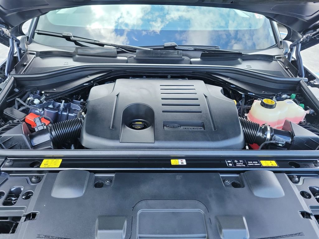 Used 2025 Land Rover Range Rover Sport SE AWD/4WD image 30