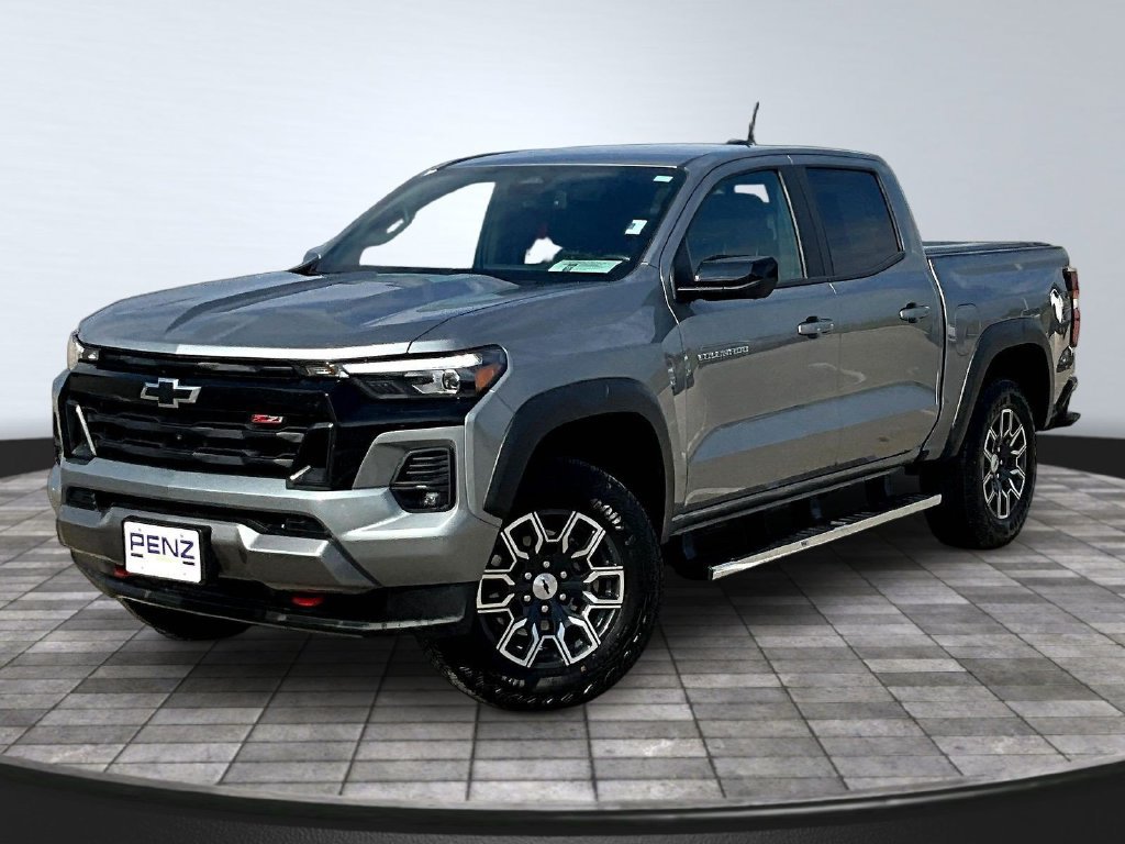 Used 2024 Chevrolet Colorado Z71 w/ Z71 Convenience Package 2